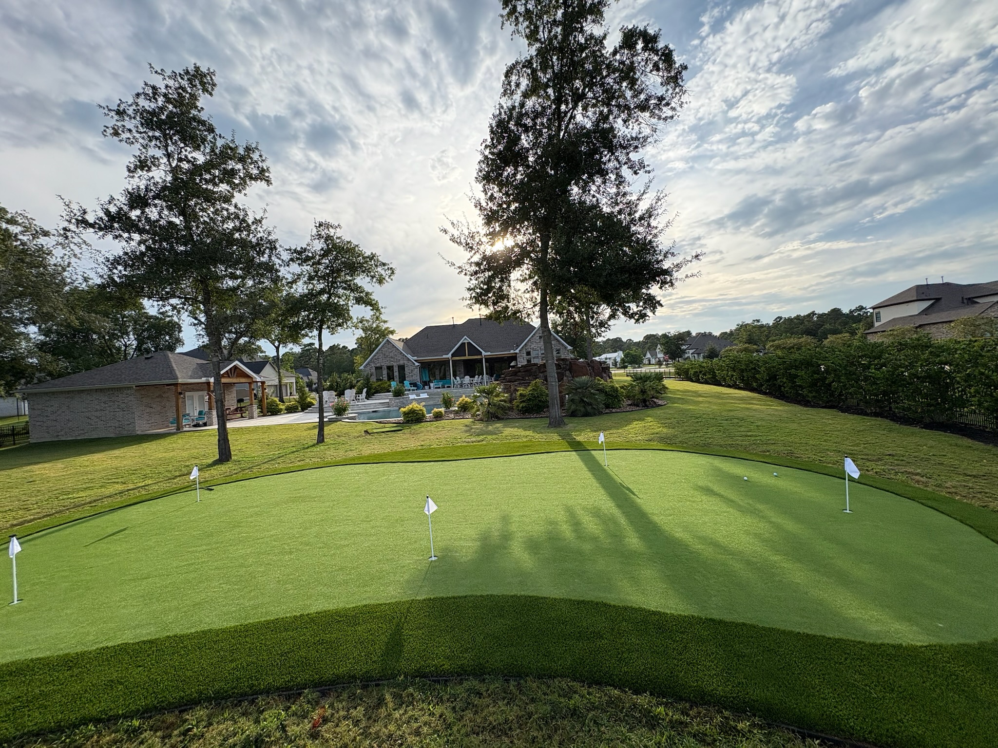 DFW putting green and synthetic turf coverage